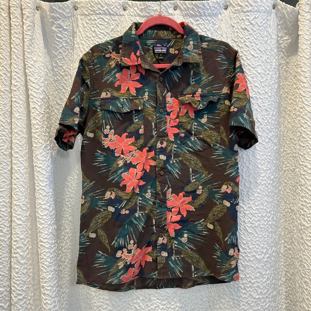 Mens Patagonia Short Sleeve Button-Up Size M